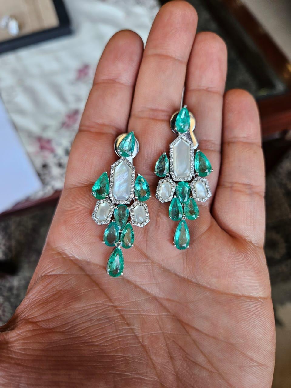 Art Deco Set in 18K Gold, Colombian Emerald, Pearls & Diamonds Chandelier Earrings For Sale