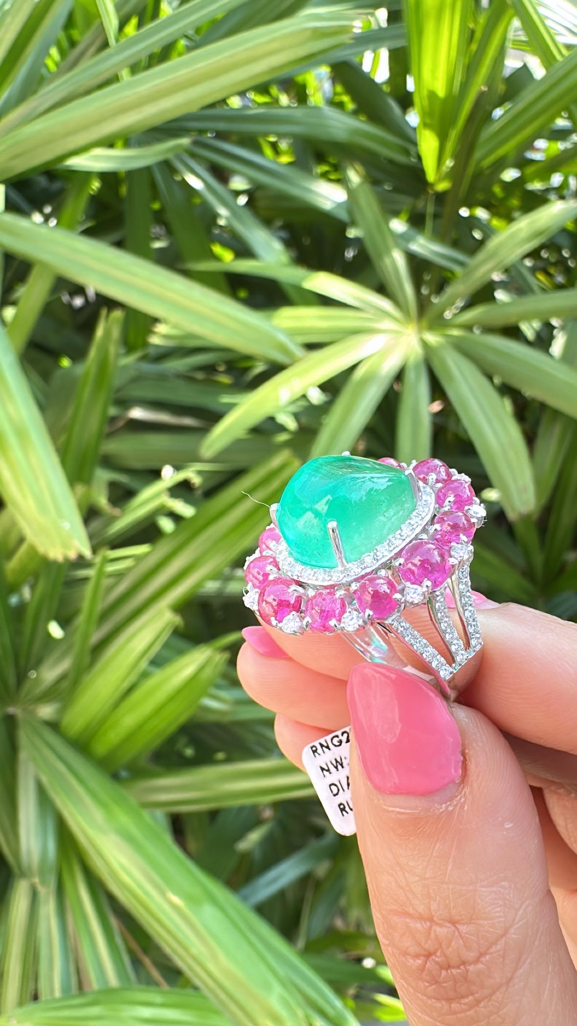 Set in 18K Gold, Colombian Emerald, Ruby Cabochon & Diamonds Dome Cocktail Ring For Sale 2