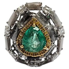 In 18K Gold gefasst, kolumbianischer Smaragd, geschliffene Diamanten & Diamanten Cocktail-Kuppelring