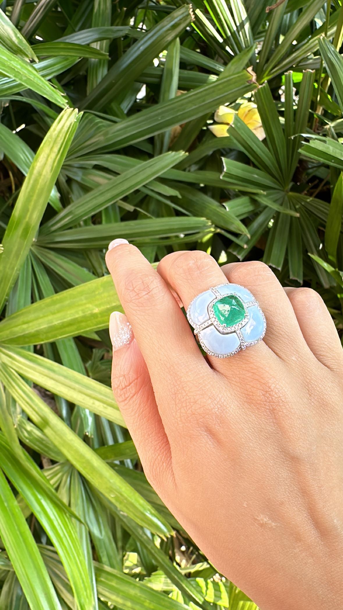 Set in 18K Gold, Colombian Emerald Sugarloaf, Blue Opals & Diamonds Dome Ring 5