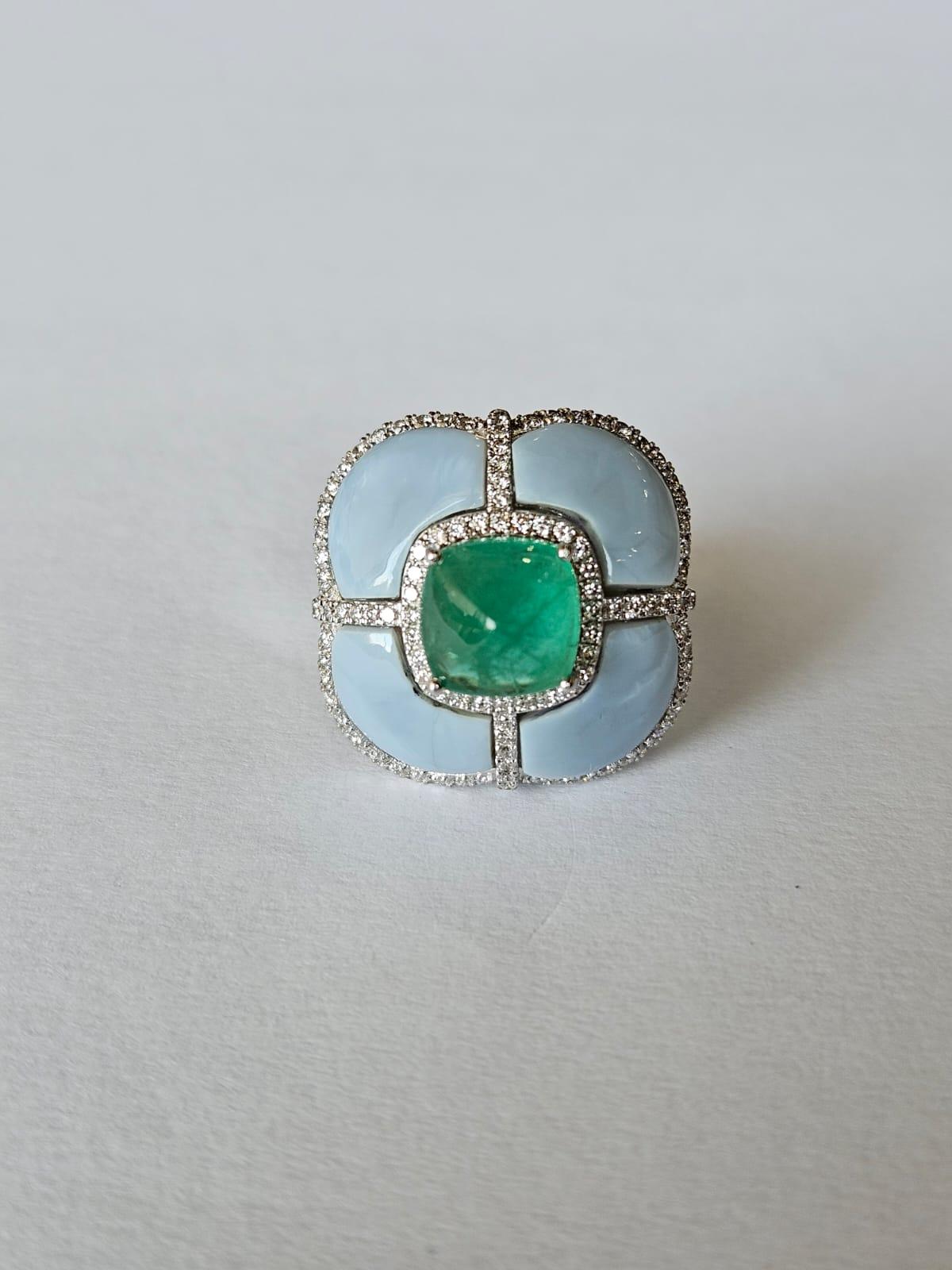 Set in 18K Gold, Colombian Emerald Sugarloaf, Blue Opals & Diamonds Dome Ring In New Condition In Hong Kong, HK