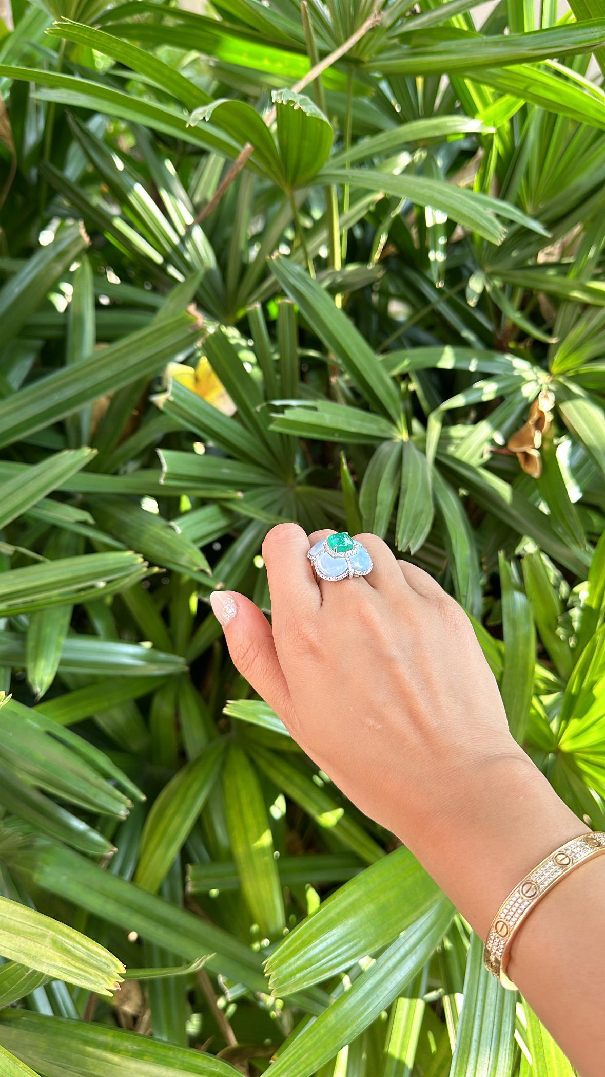 Set in 18K Gold, Colombian Emerald Sugarloaf, Blue Opals & Diamonds Dome Ring 3