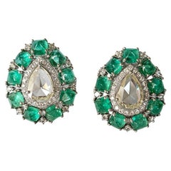 Clous d'oreilles en or 18 carats, émeraudes de Colombie, feuilles de sucre et diamants taille rose
