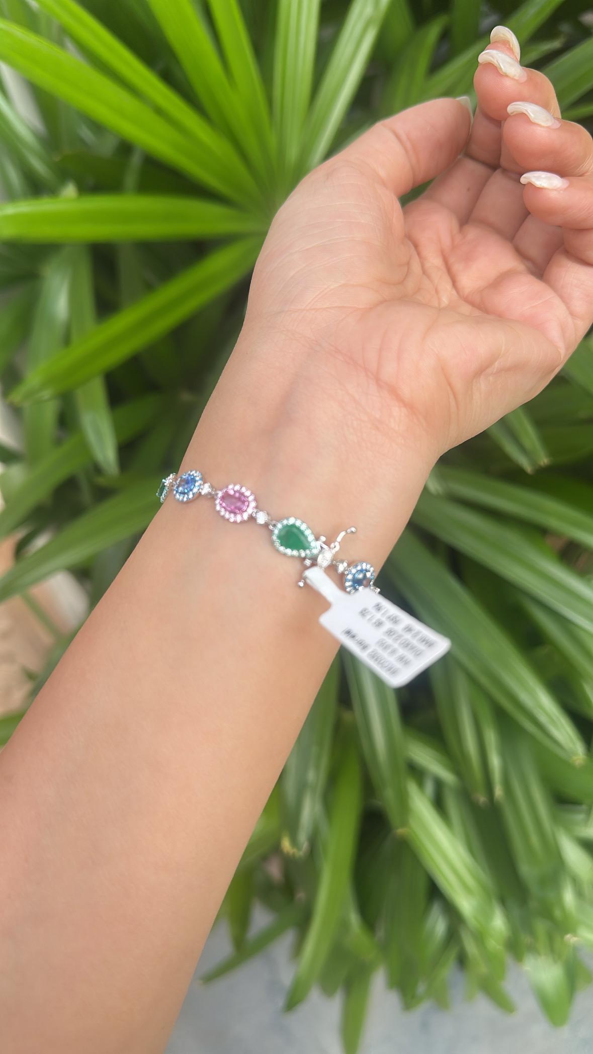 Bracelet en or 18 carats, émeraude, saphir bleu, saphir rose et diamants A Link en vente 5