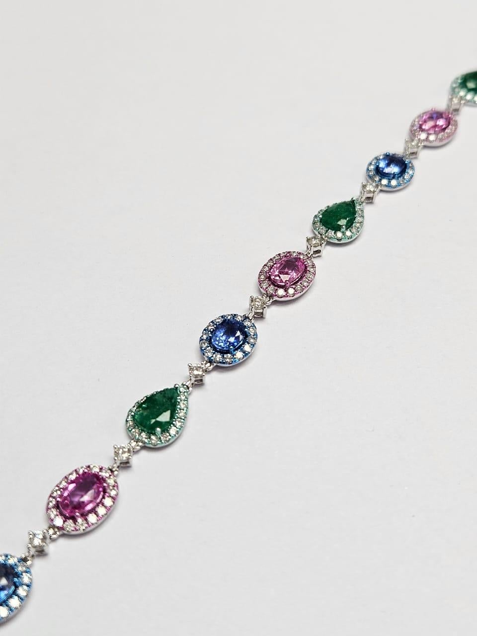 Taille ovale Bracelet en or 18 carats, émeraude, saphir bleu, saphir rose et diamants A Link en vente
