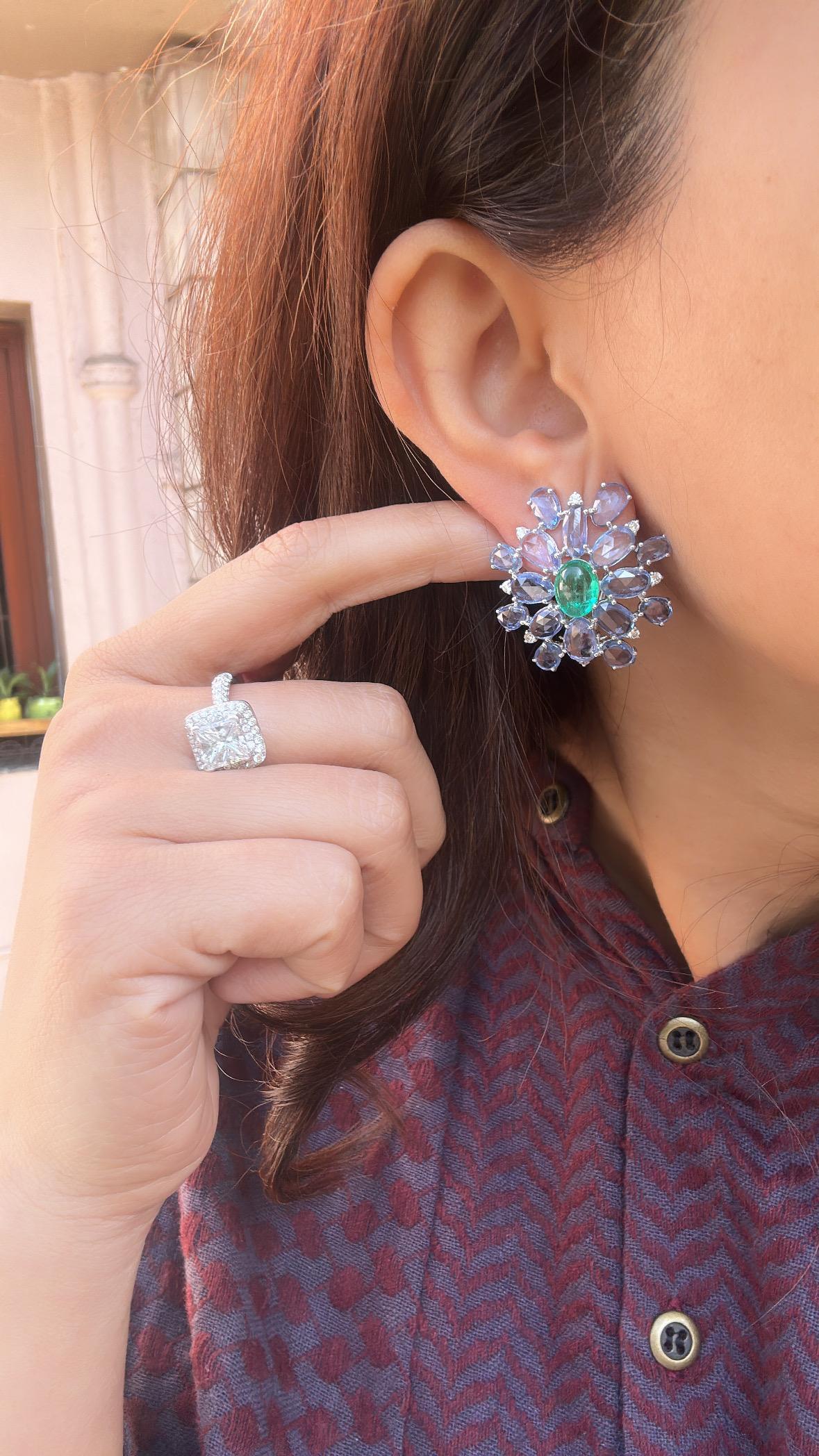 Set in 18K Gold, Emerald Cabochons, Blue Sapphires & Diamonds Stud Earrings In New Condition For Sale In Hong Kong, HK