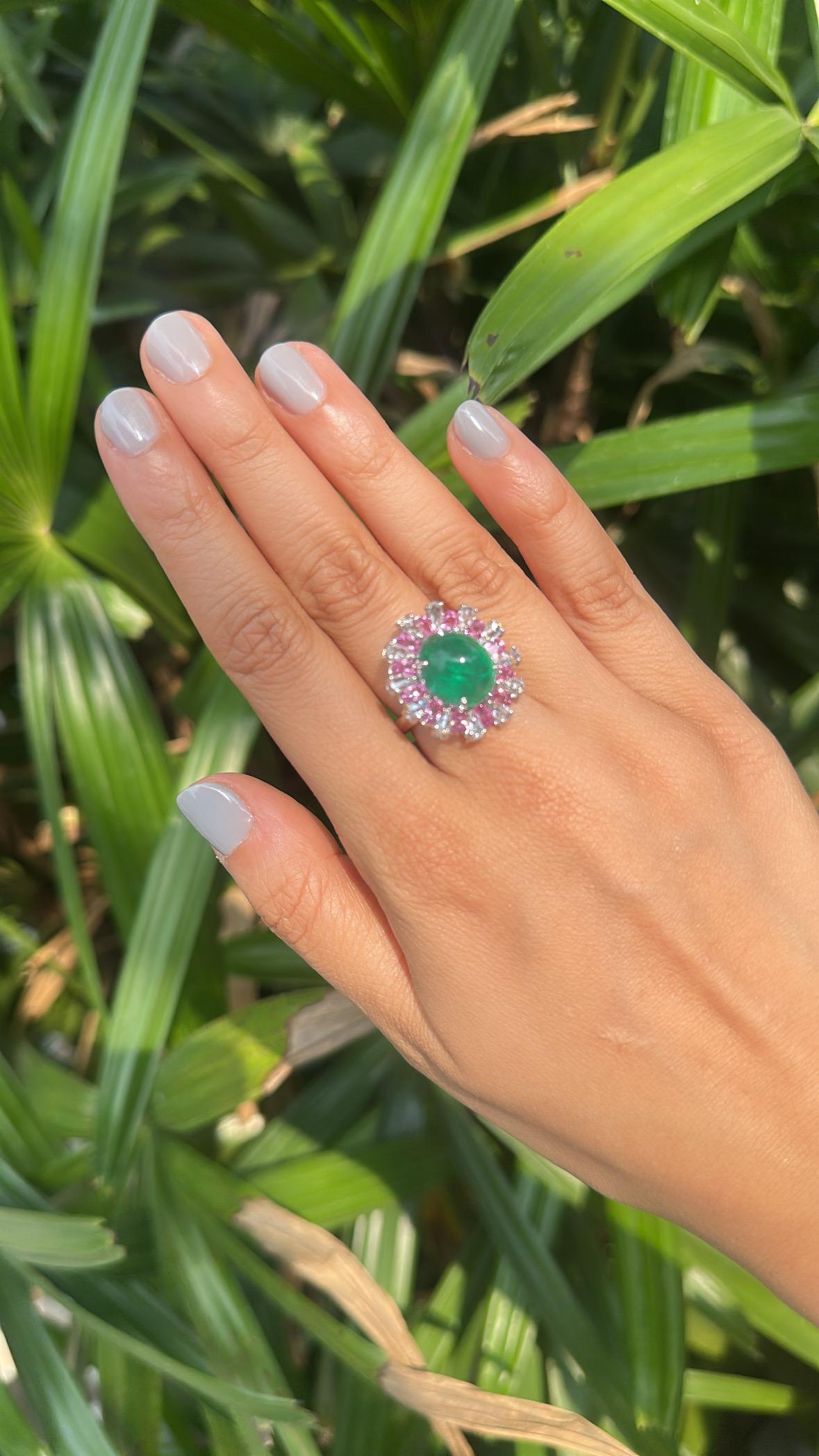 Cocktailring aus 18 Karat Gold, Smaragd, rosa Saphiren und Diamanten im Rosenschliff für Damen oder Herren im Angebot