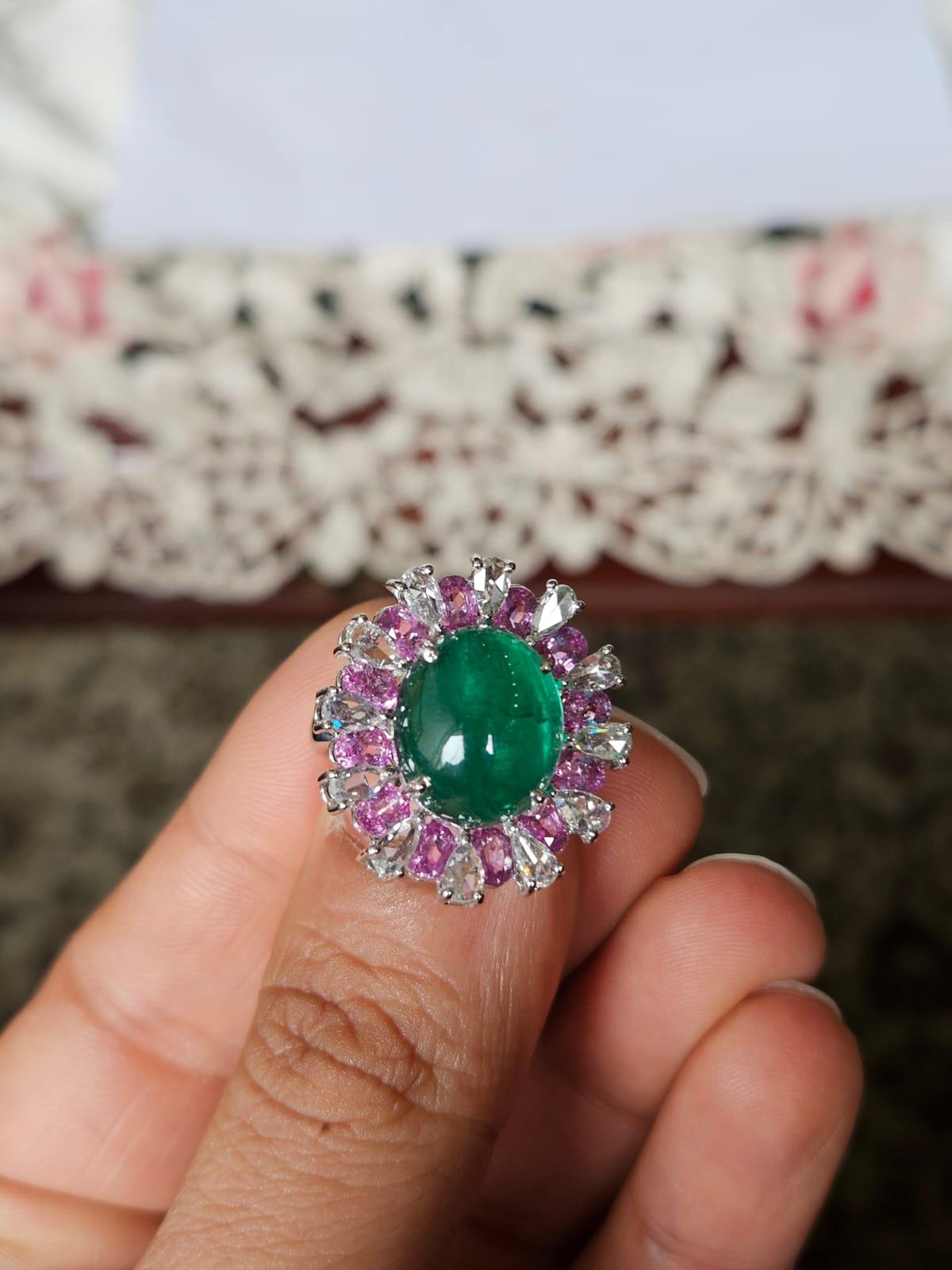 Cocktailring aus 18 Karat Gold, Smaragd, rosa Saphiren und Diamanten im Rosenschliff im Angebot 2