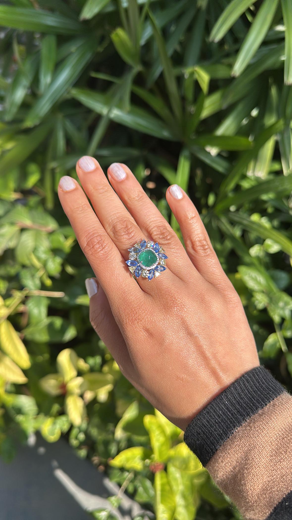 Set in 18K Gold, Emerald sugarloaf, Blue Sapphires & Diamonds Cocktail Ring For Sale 4