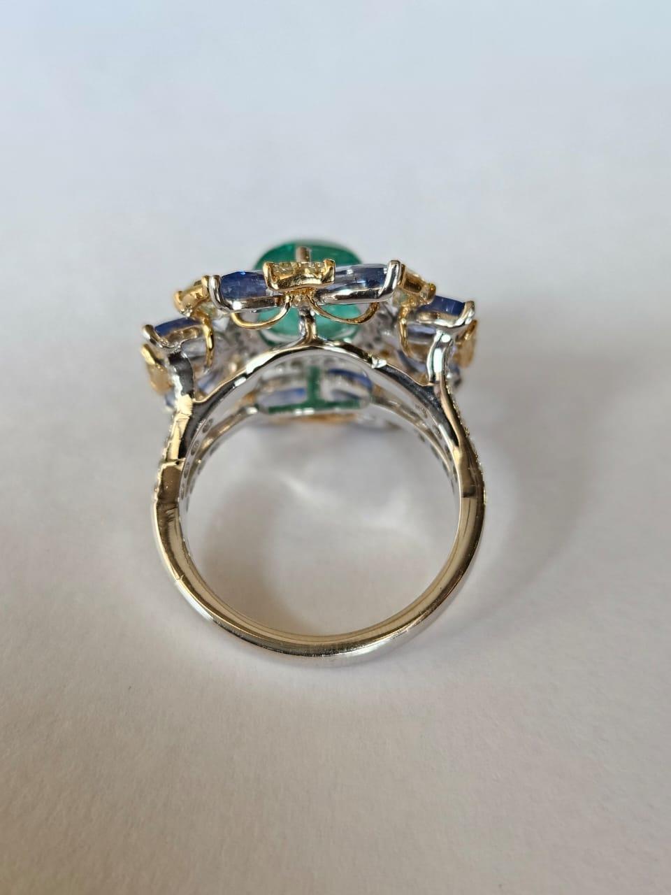Modern Set in 18K Gold, Emerald sugarloaf, Blue Sapphires & Diamonds Cocktail Ring For Sale
