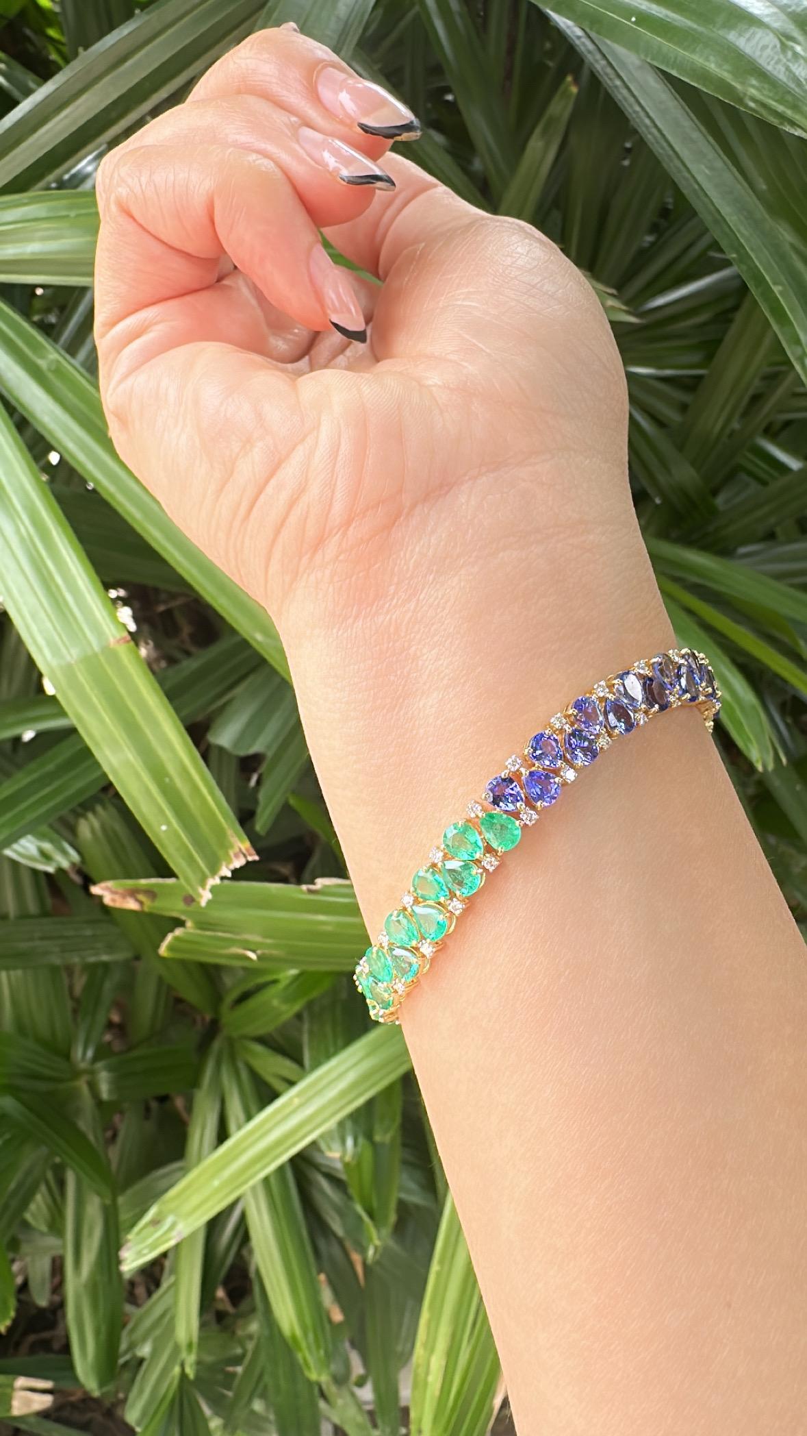 Pulsera moderna engastada en oro de 18 quilates, esmeraldas, zafiros rosas, tanzanitas y diamantes en venta 1