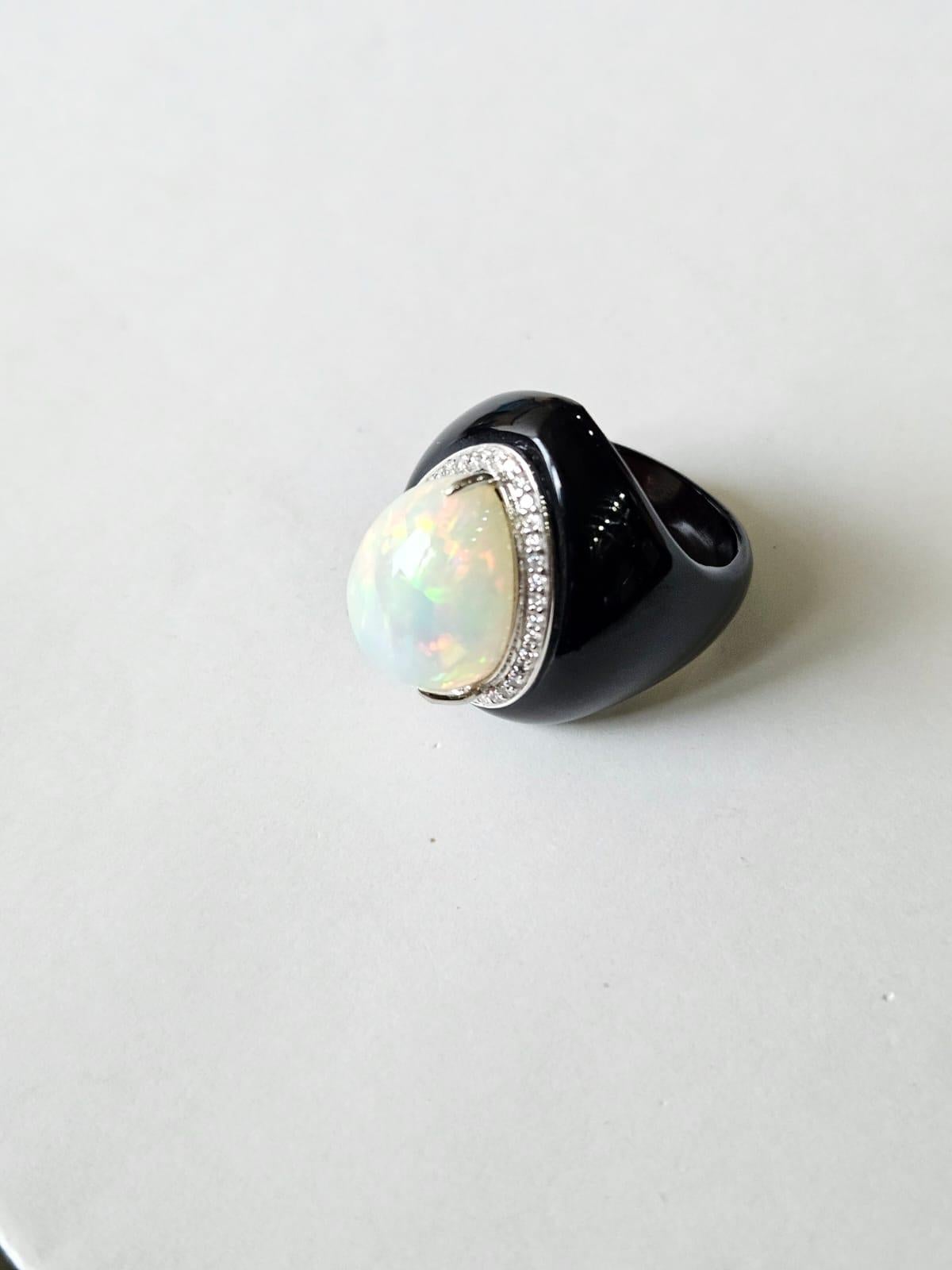 Set in 18K Gold, Äthiopischer Opal, Schwarzer Onyx & Diamanten Art Deco Kuppel  Ring (Cabochon) im Angebot