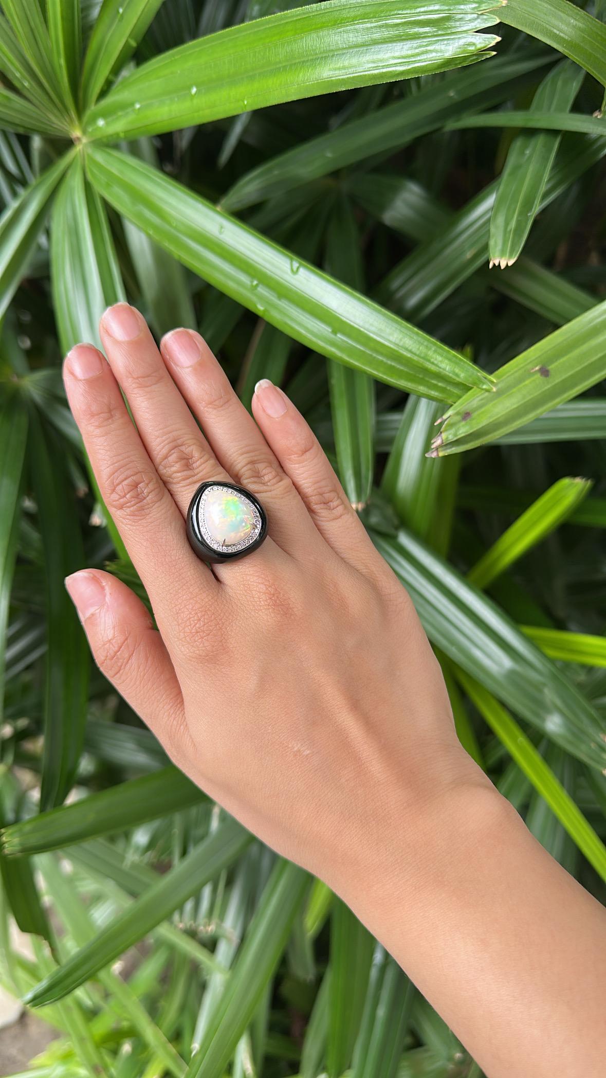 Set in 18K Gold, Äthiopischer Opal, Schwarzer Onyx & Diamanten Art Deco Kuppel  Ring im Angebot 1