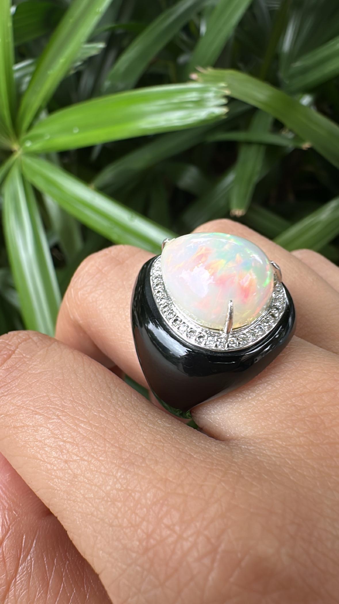 Set in 18K Gold, Äthiopischer Opal, Schwarzer Onyx & Diamanten Art Deco Kuppel  Ring im Angebot 3