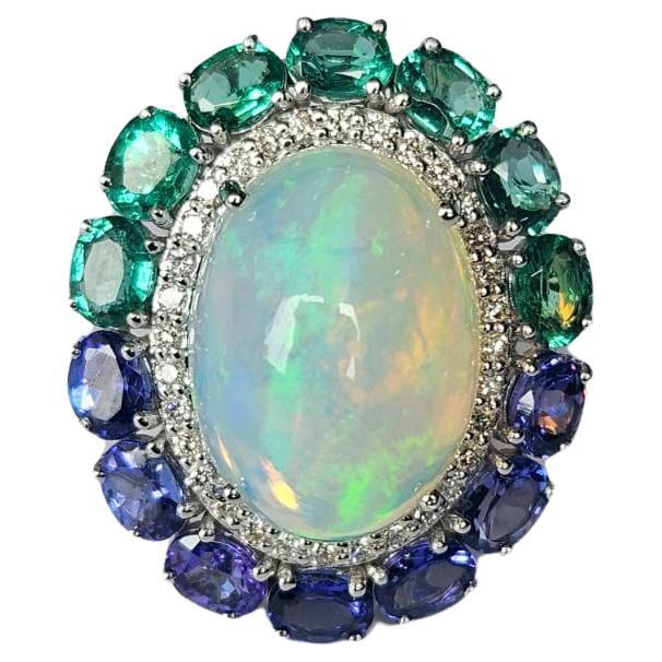 Anillo de cóctel engastado en oro de 18 quilates, ópalo etíope, esmeraldas, tanzanitas y diamantes