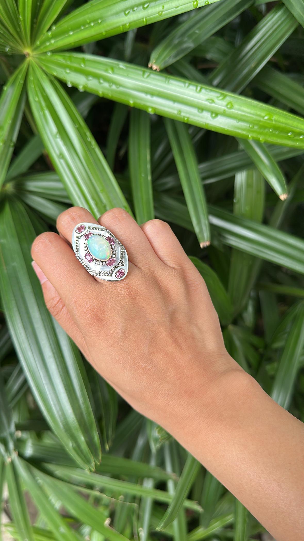 Ring aus 18 Karat Gold, äthiopischer Opal, Perlmutt, rosa Saphire und Diamanten im Angebot 2