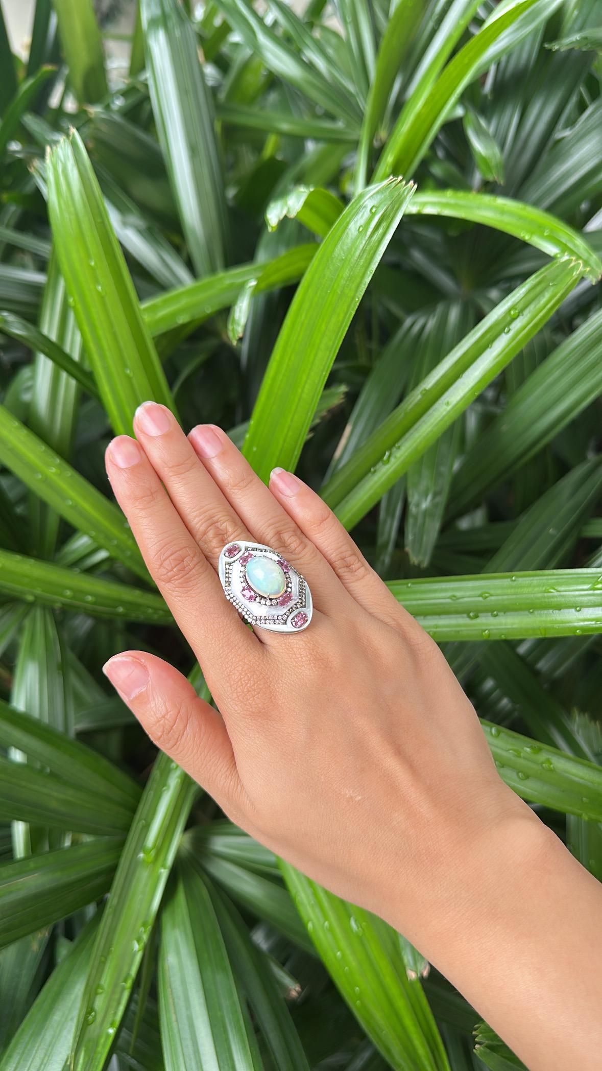 Ring aus 18 Karat Gold, äthiopischer Opal, Perlmutt, rosa Saphire und Diamanten im Angebot 3