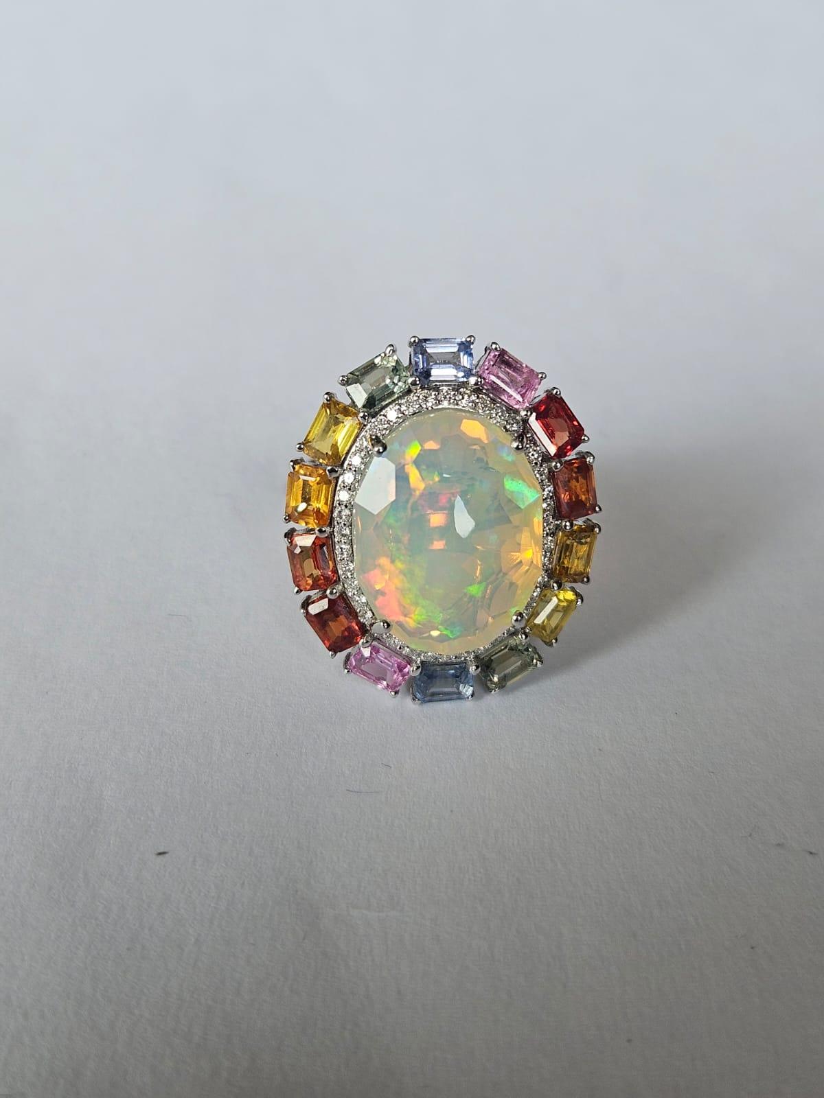 Cocktailring aus 18 Karat Gold, äthiopischem Opal, mehreren Saphiren und Diamanten im Zustand „Neu“ in Hong Kong, HK