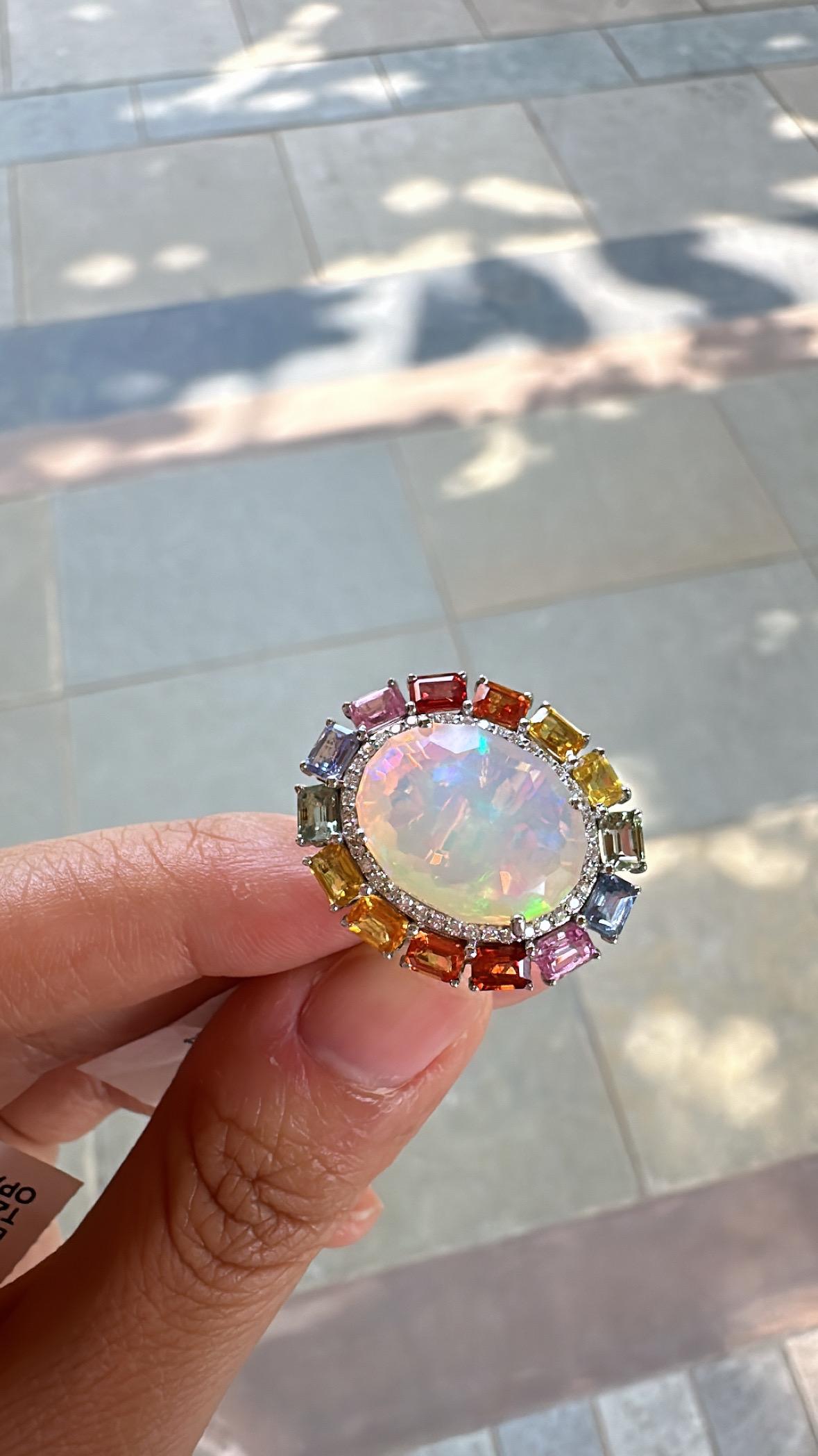 Cocktailring aus 18 Karat Gold, äthiopischem Opal, mehreren Saphiren und Diamanten 2