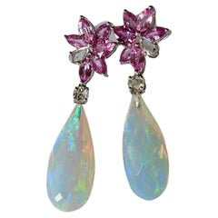 Pendiente de oro de 18 quilates, ópalo etíope, zafiros rosas y diamantes talla rosa