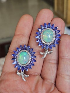 Pendientes de oro de 18 quilates, ópalo etíope, tanzanita y diamantes talla rosa