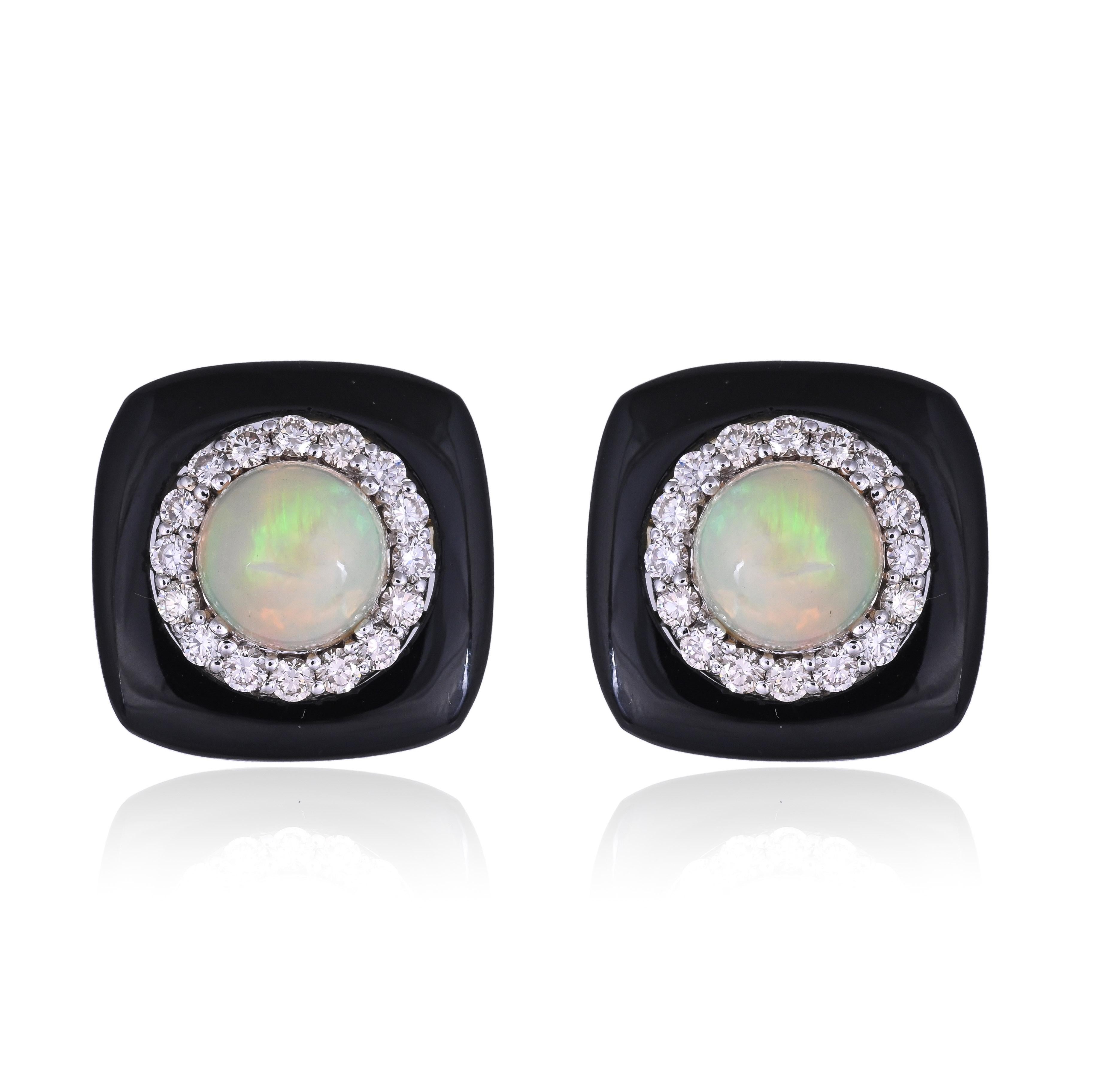 Splendidi e bellissimi orecchini con opale etiope e onice nera, in stile Art Deco, con oro bianco 18 carati e diamanti naturali. Il peso dell'opale etiope è di 4.34 carati. Il peso dell'onice nera è di 13.70 carati. Il peso dei diamanti è di 1,64