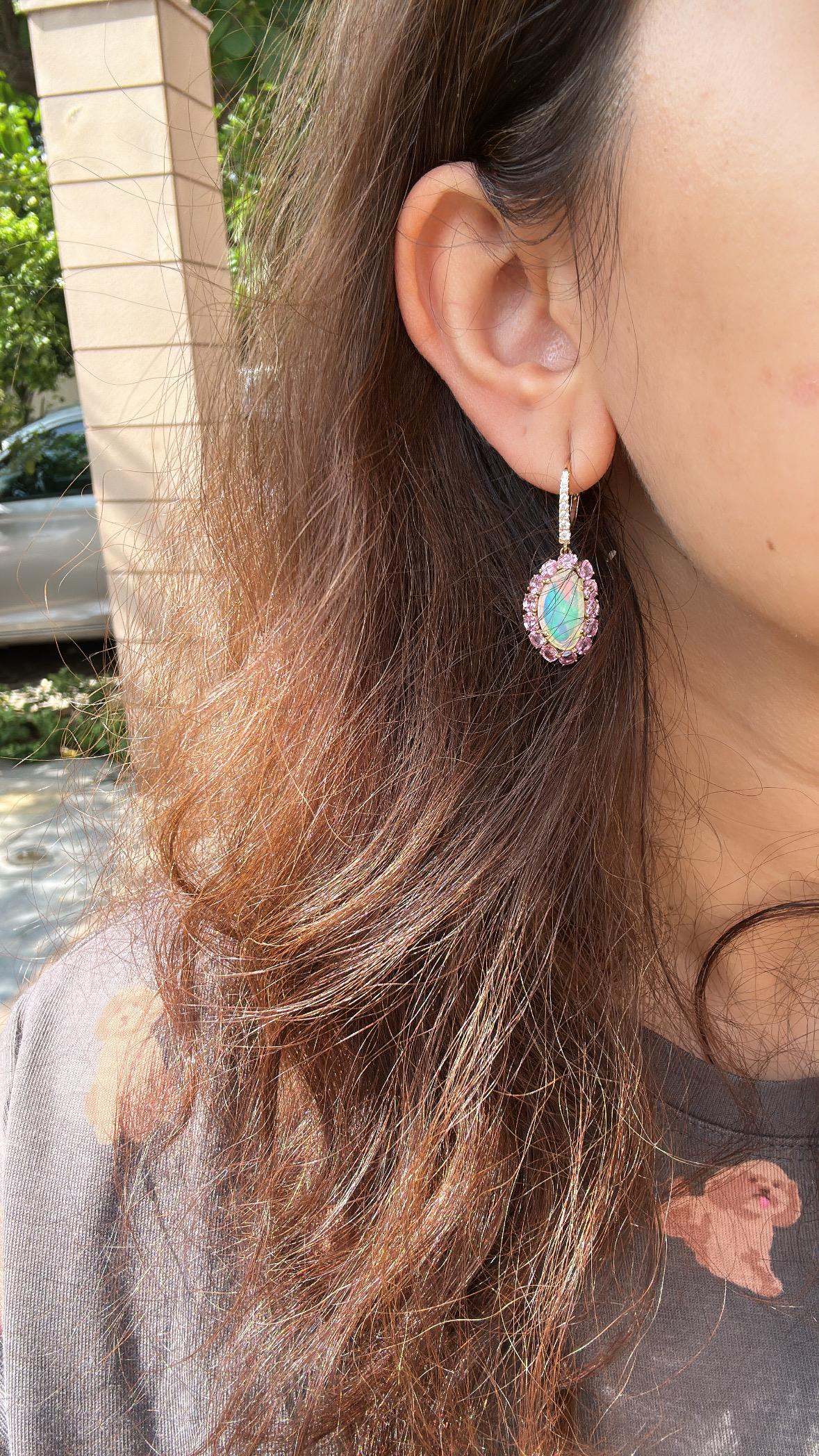 Orecchini pendenti in oro 18 carati, Opali etiopi, zaffiri rosa e diamanti in vendita 4