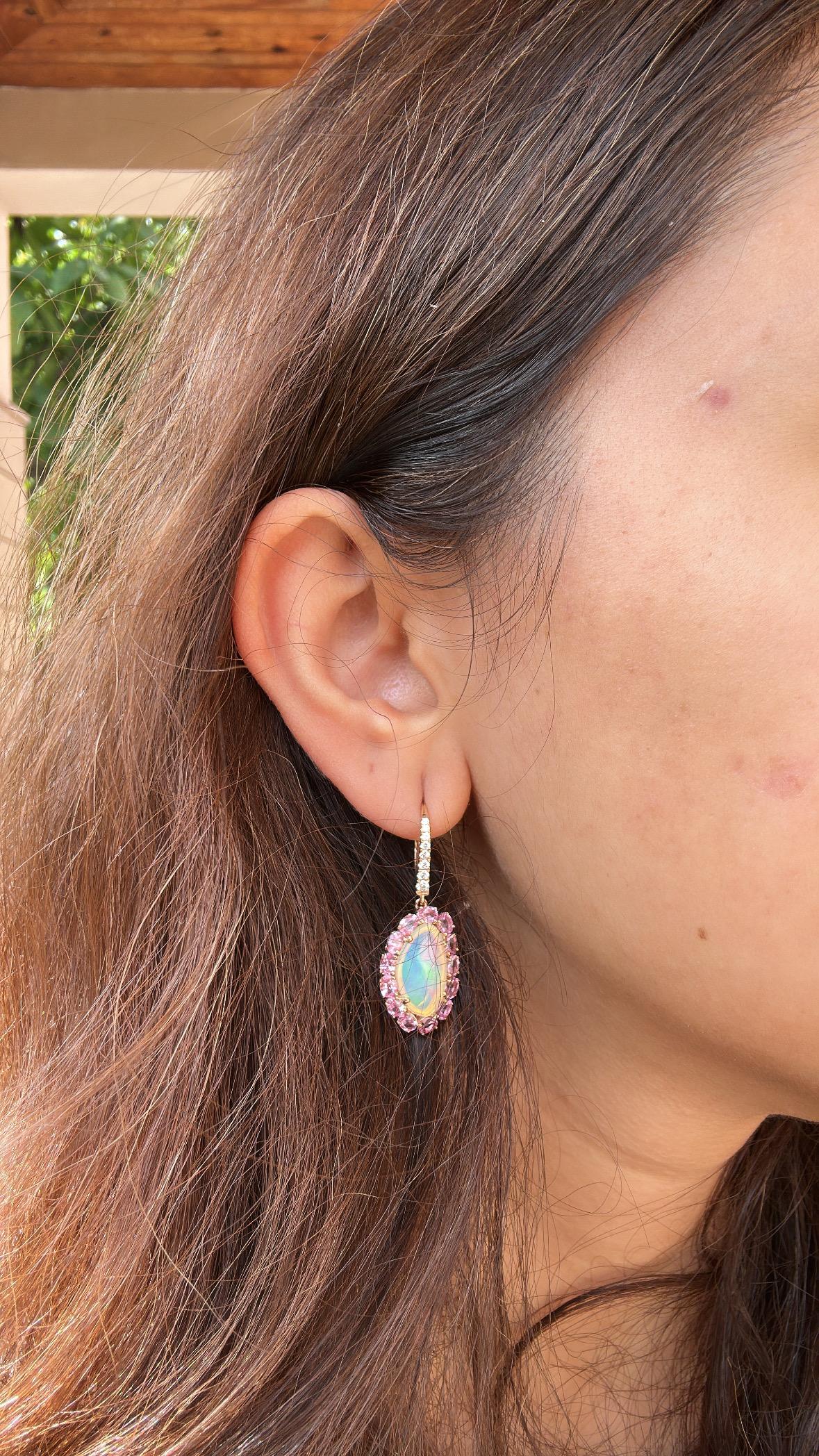 Orecchini pendenti in oro 18 carati, Opali etiopi, zaffiri rosa e diamanti in vendita 5