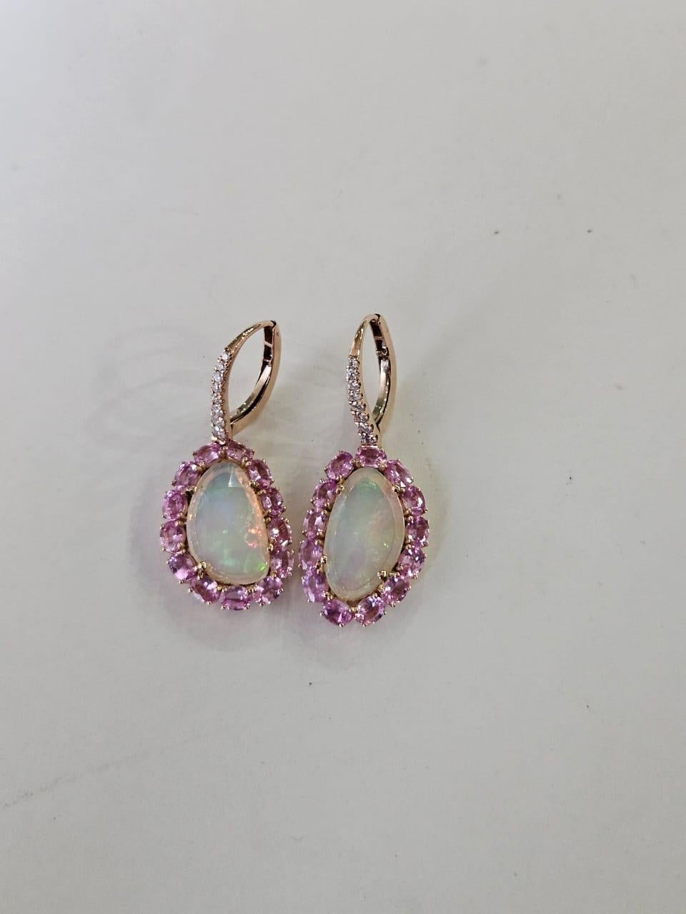 Orecchini pendenti in oro 18 carati, Opali etiopi, zaffiri rosa e diamanti In condizioni Nuovo in vendita a Hong Kong, HK