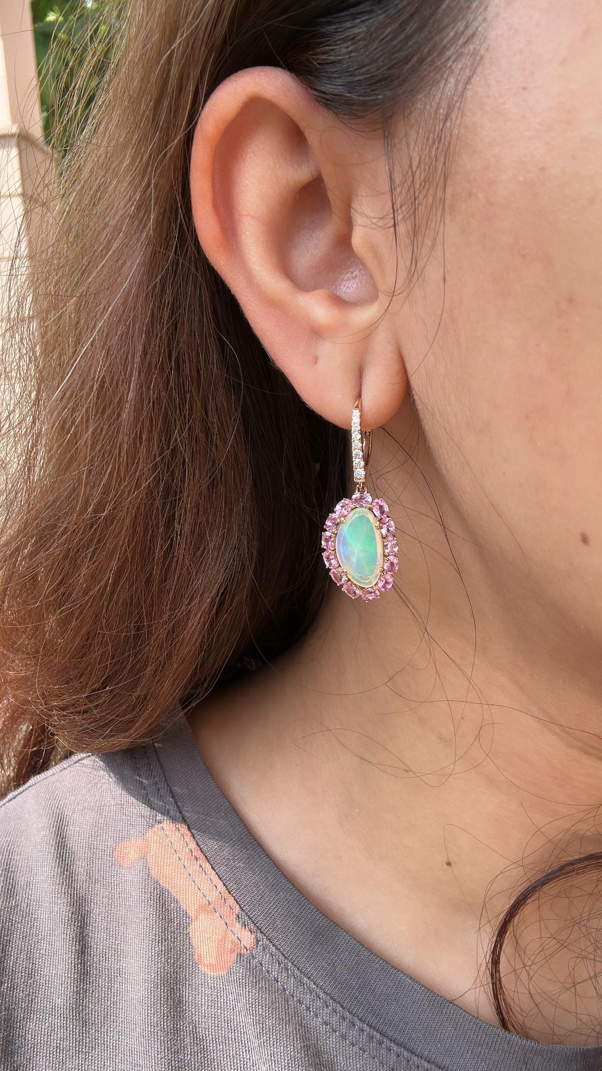 Orecchini pendenti in oro 18 carati, Opali etiopi, zaffiri rosa e diamanti in vendita 3