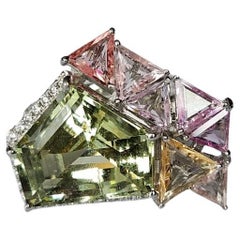 Anillo de cóctel engastado en oro de 18 quilates, aguamarina verde, zafiros múltiples y diamantes