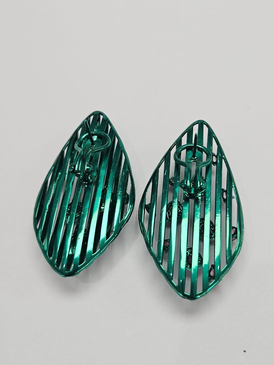 Moderno Orecchini chandelier in oro 18 carati, titanio verde, tormalina e diamanti in vendita