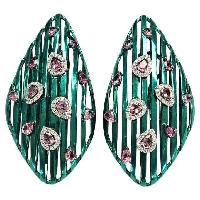 Orecchini chandelier in oro 18 carati, titanio verde, tormalina e diamanti in vendita