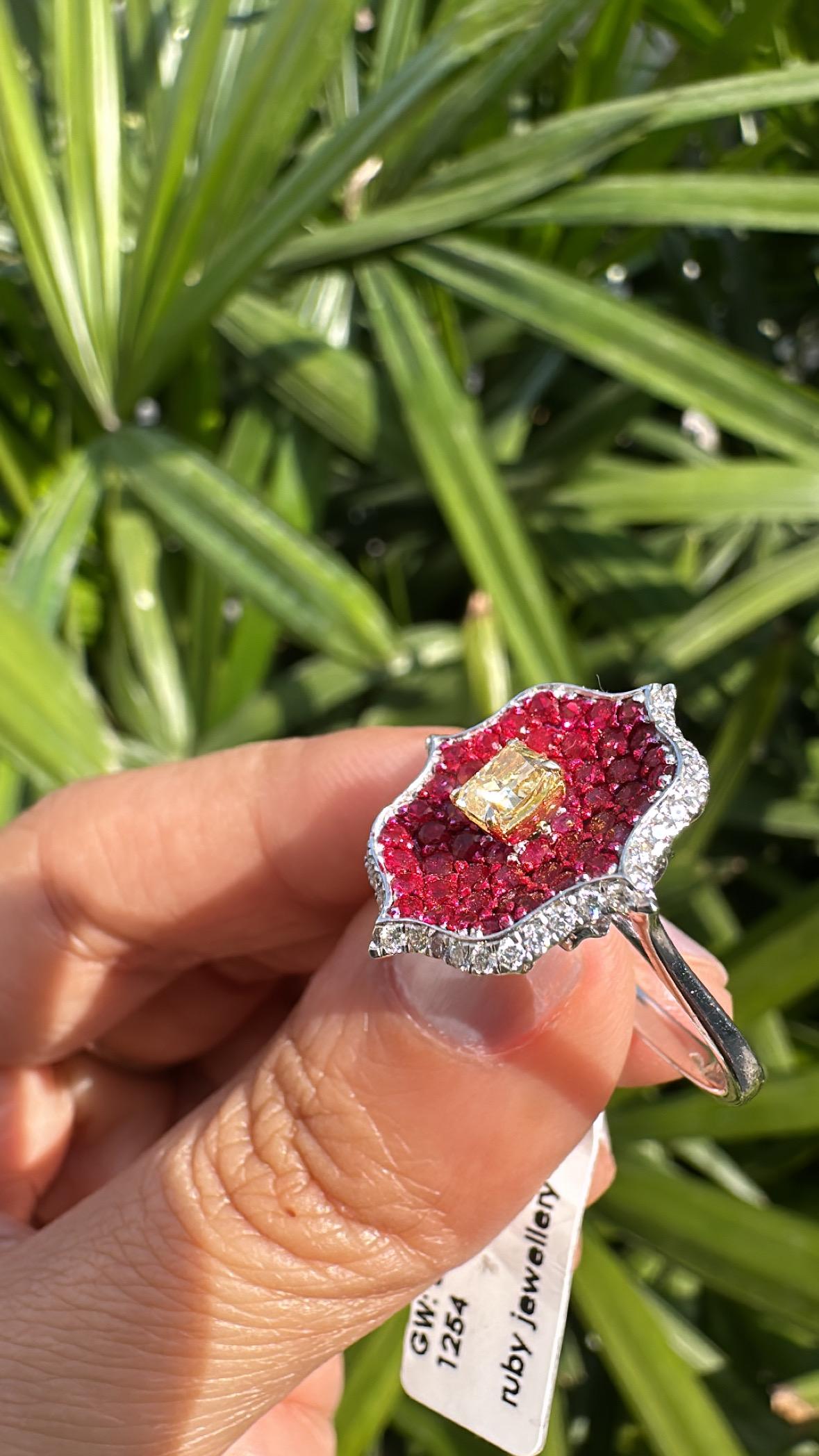 Women's or Men's Set in 18K Gold, Invisible set Rubies, Yellow Diamond & Diamonds Engagement Ring For Sale