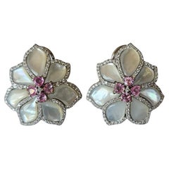 Set in 18K Gold, Mother of Pearl, Ceylon Pink Sapphires
Diamonds Stud Earrings Set in 18K Gold, Mother of Pearl, Ceylon Pink Sapphires
Diamonds Stud Earrings