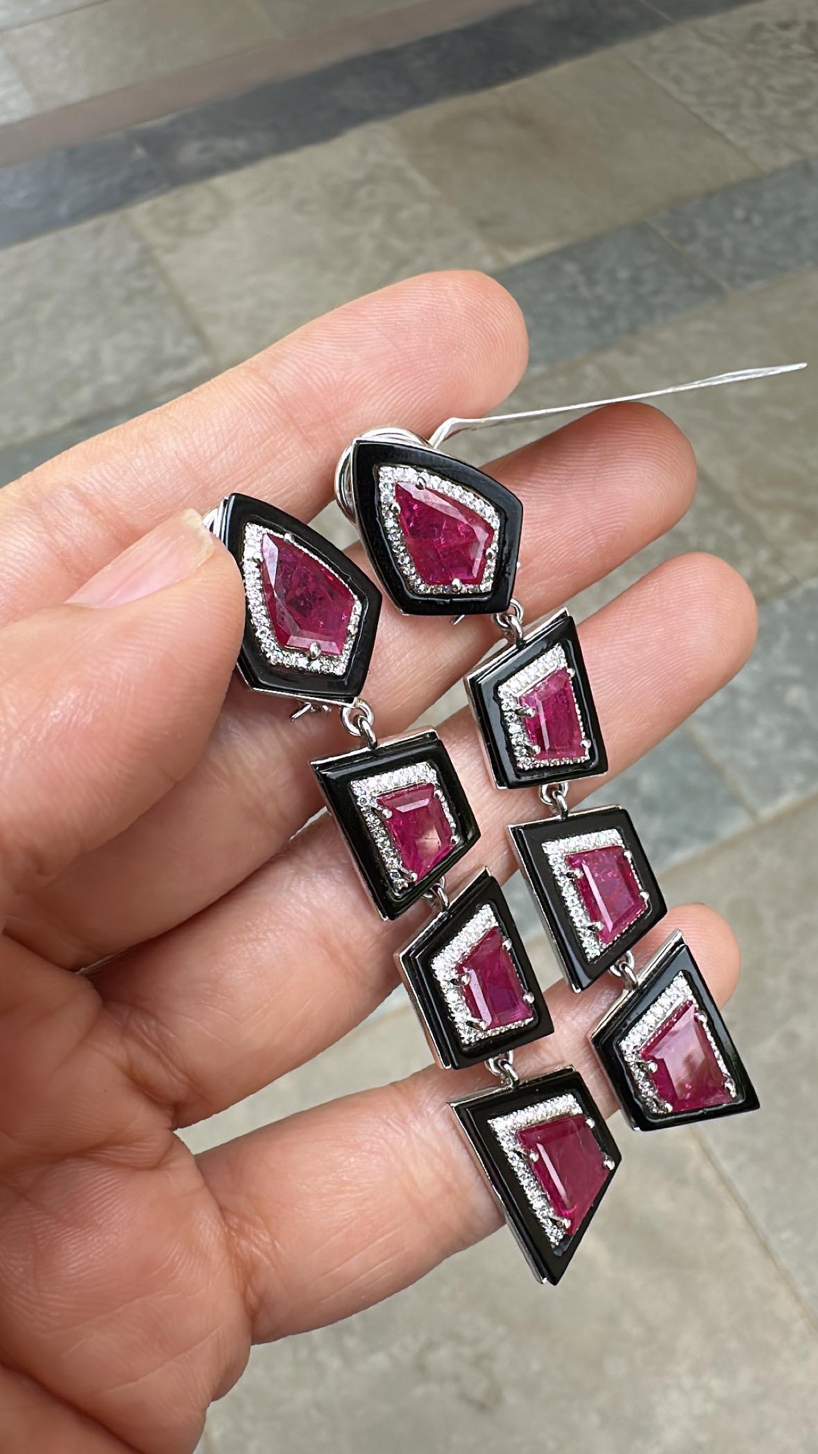 Women's or Men's Set in 18K Gold, Mozambique Rubies, Black Onyx & Diamonds Chandelier Earrings For Sale