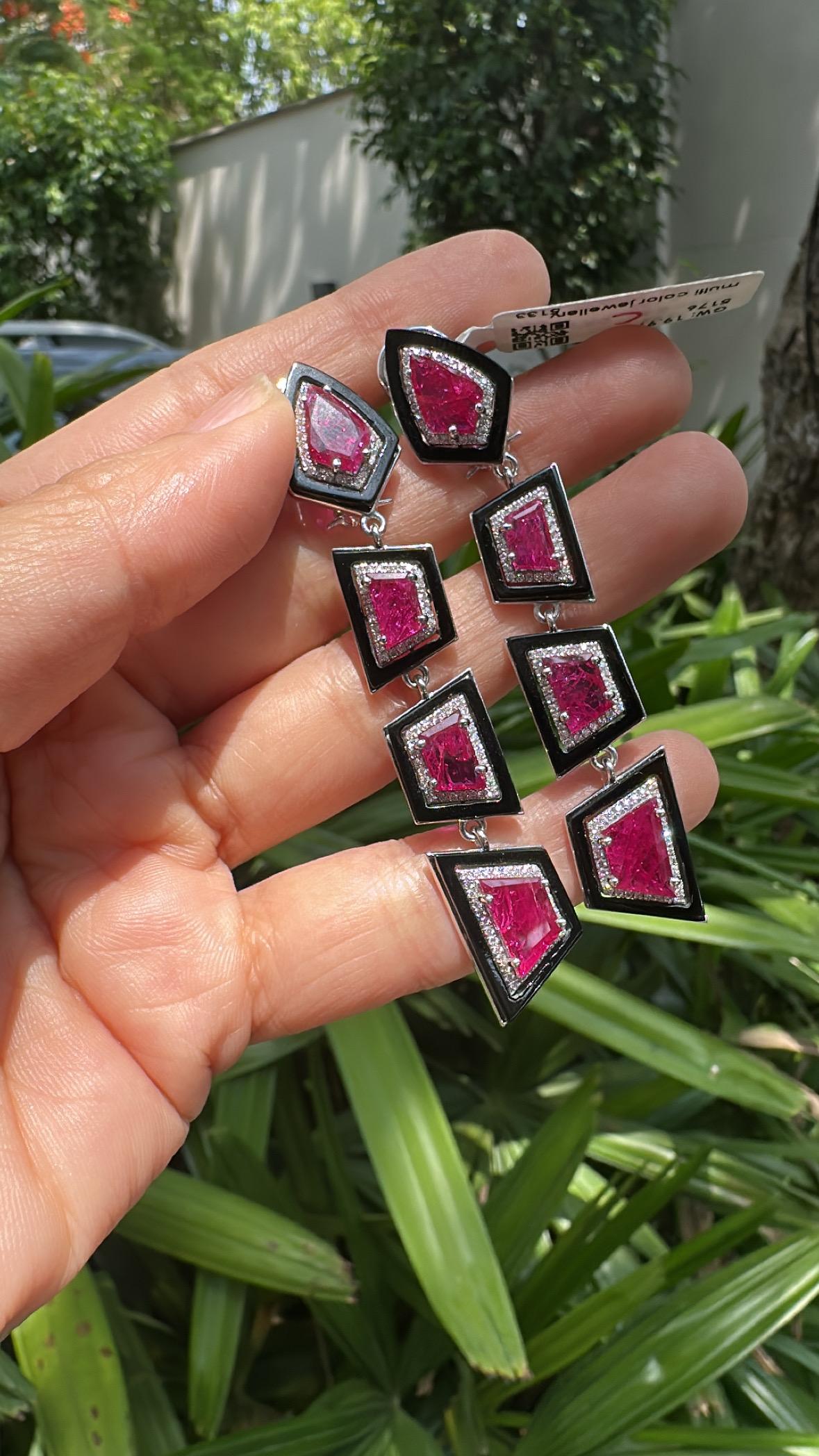 Set in 18K Gold, Mozambique Rubies, Black Onyx & Diamonds Chandelier Earrings For Sale 1