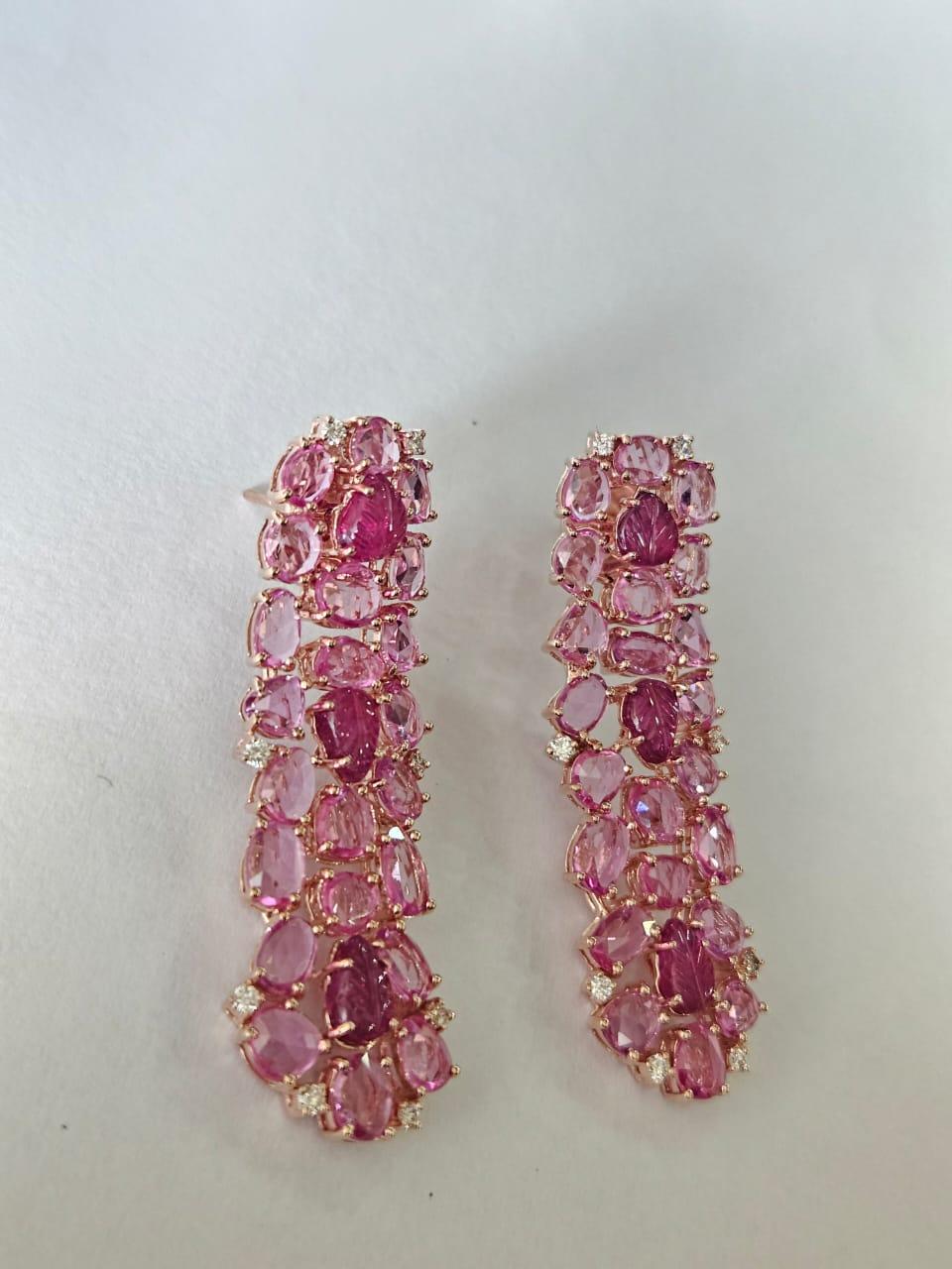 Pendiente de araña engastado en oro de 18 quilates, rubí de Mozambique, zafiros rosas y diamantes Corte rosa en venta