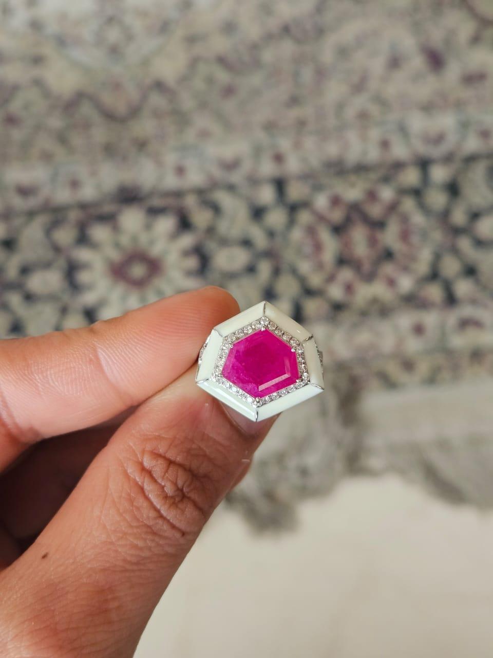 Set in 18K Gold, Mozambique Ruby, White Enamel & Diamonds Cocktail Ring In New Condition In Hong Kong, HK