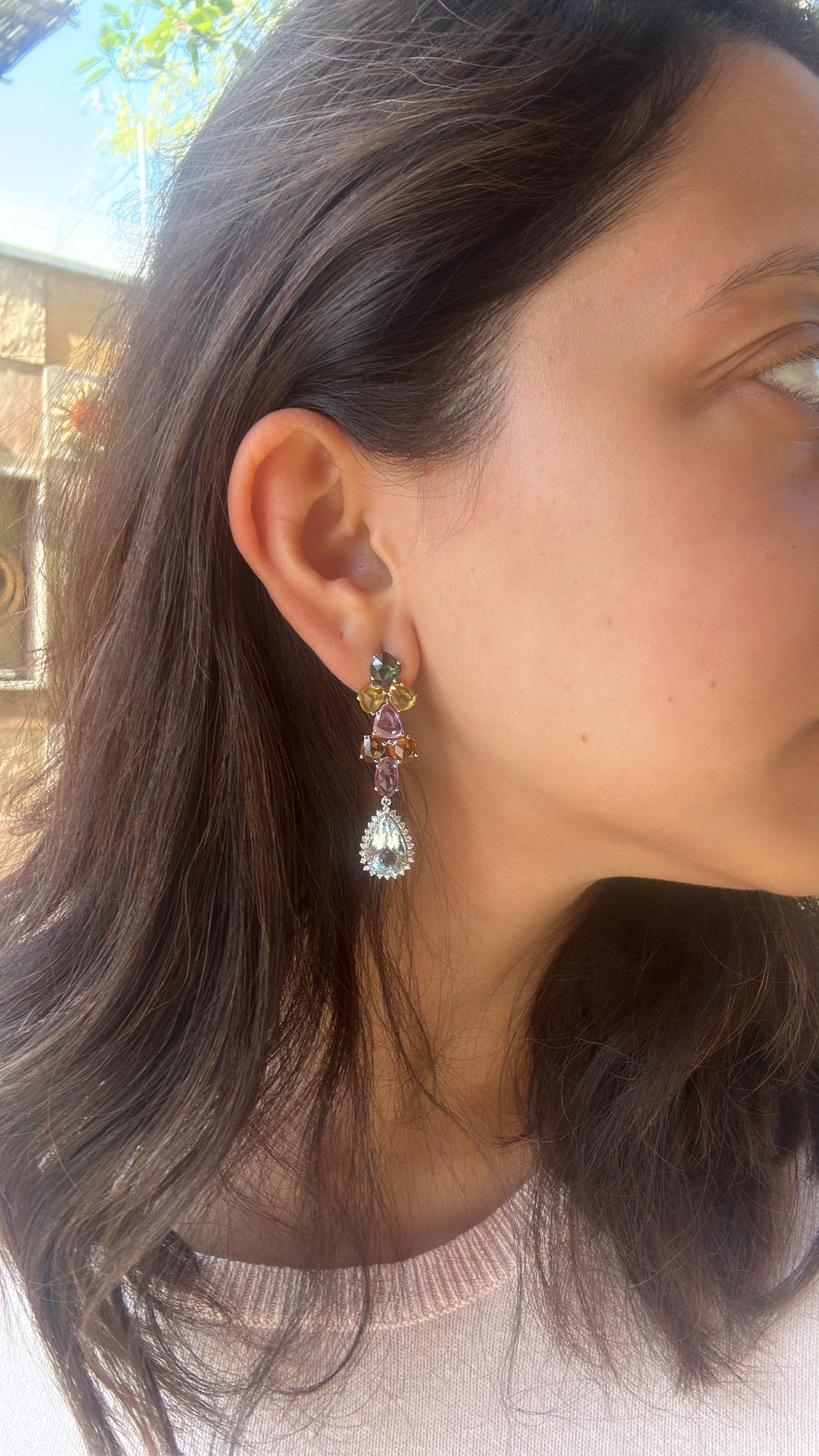 Set in 18K Gold, Multi Sapphires, Aquamarine & Diamonds Chandelier Earrings In New Condition For Sale In Hong Kong, HK