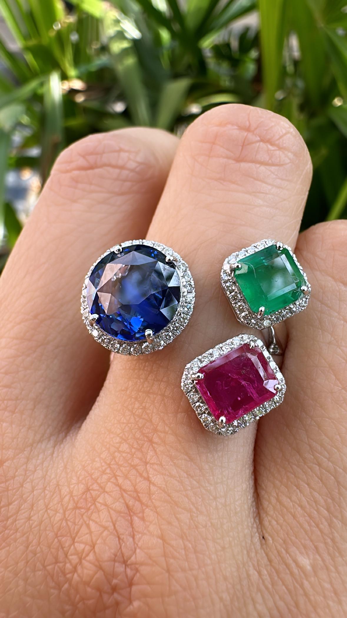 Set in 18K Gold, natural Blue Sapphire, Emerald, Ruby & Diamond Three-Stone Ring In New Condition For Sale In Hong Kong, HK