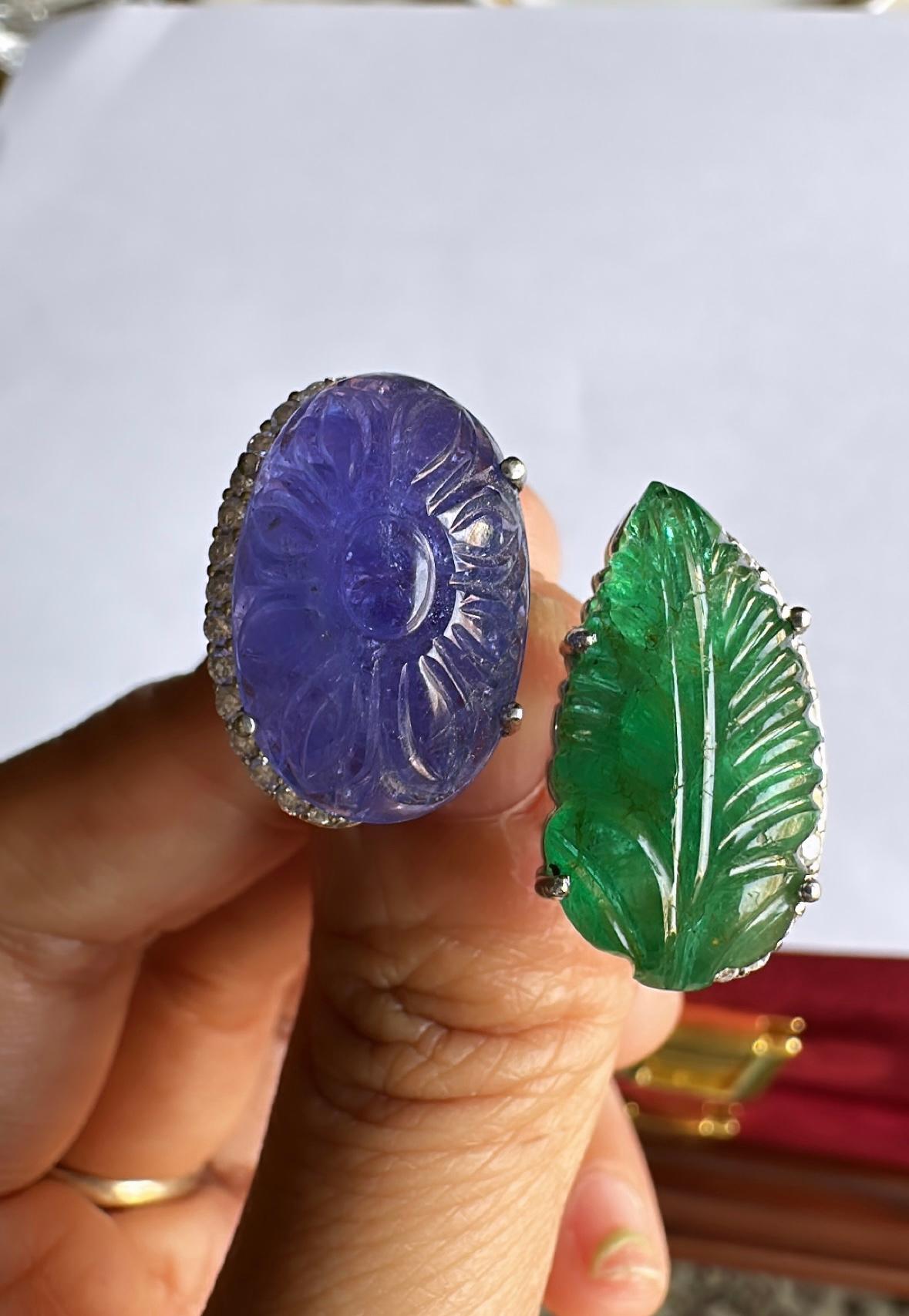 Art Deco Set in 18K Gold, natural carved Emerald, Tanzanite & Diamonds Cocktail Ring For Sale
