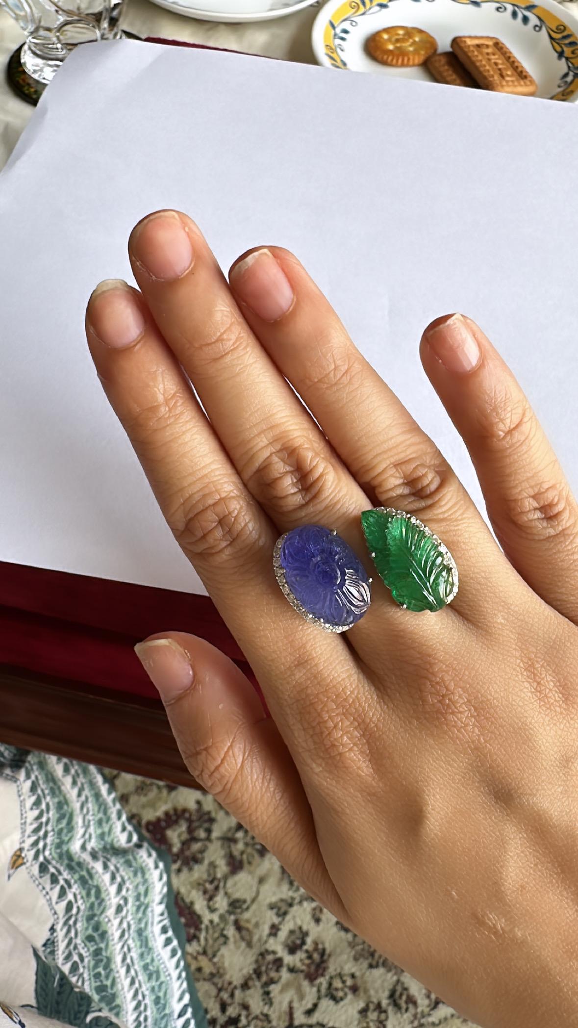 Round Cut Set in 18K Gold, natural carved Emerald, Tanzanite & Diamonds Cocktail Ring For Sale