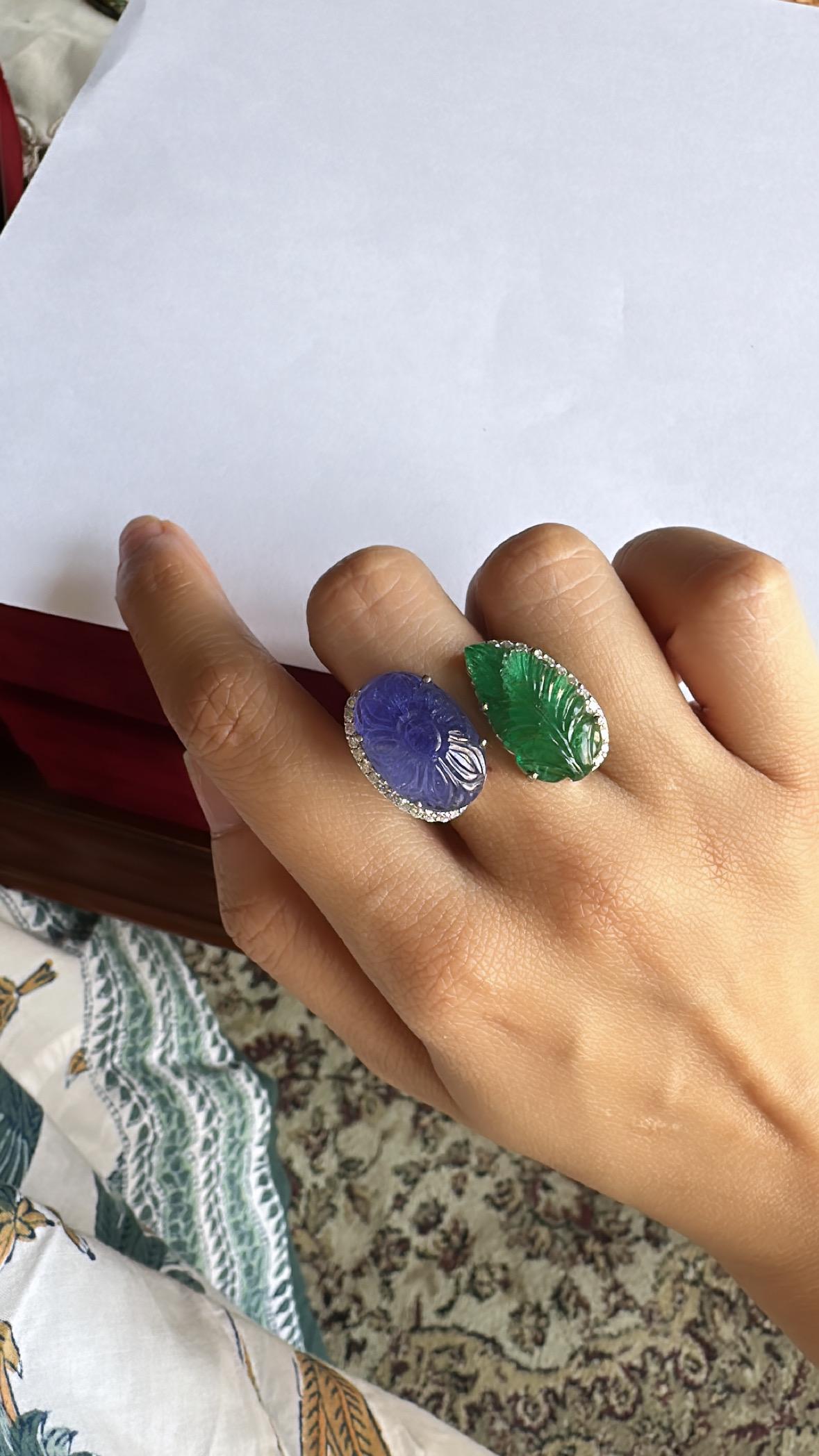 Set in 18K Gold, natural carved Emerald, Tanzanite & Diamonds Cocktail Ring In New Condition For Sale In Hong Kong, HK