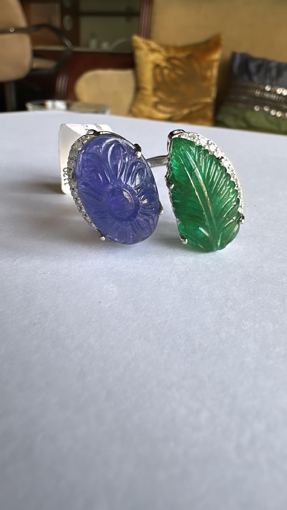 Women's or Men's Set in 18K Gold, natural carved Emerald, Tanzanite & Diamonds Cocktail Ring For Sale