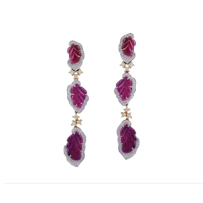Anglo-Indian Set in 18 Karat Gold, Natural Carved Ruby and Diamond Chandelier Earrings