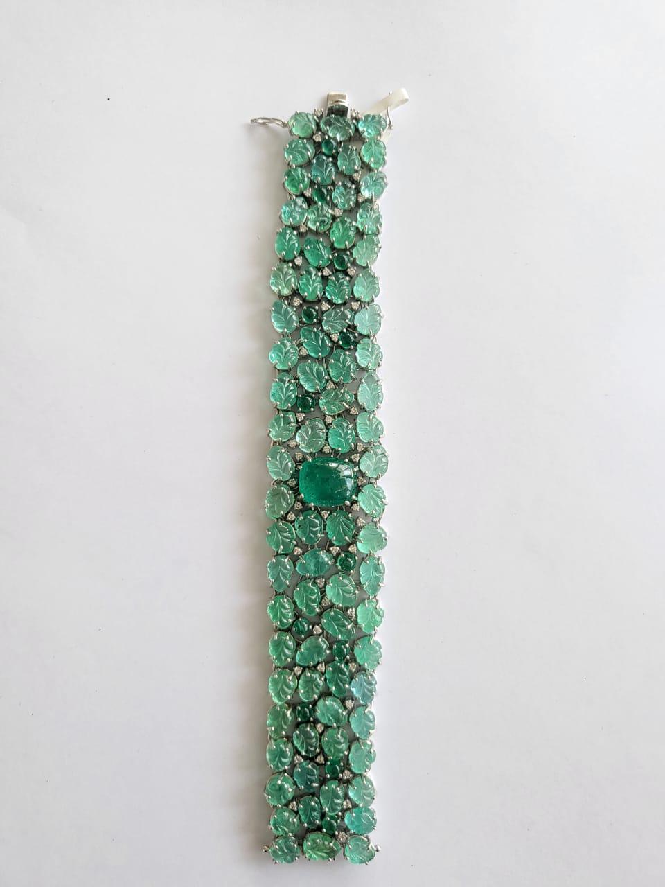 Art Deco Set in 18k Gold, Natural Carved Zambian Emerald & Diamonds Link Bracelet For Sale