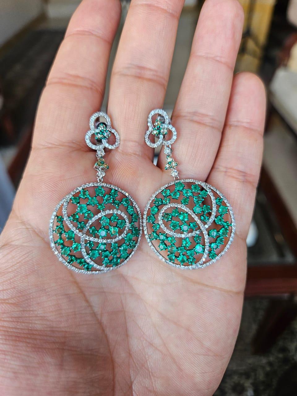 Modern Set in 18K Gold, natural Colombian Emeralds & Diamonds Chandelier Earrings For Sale