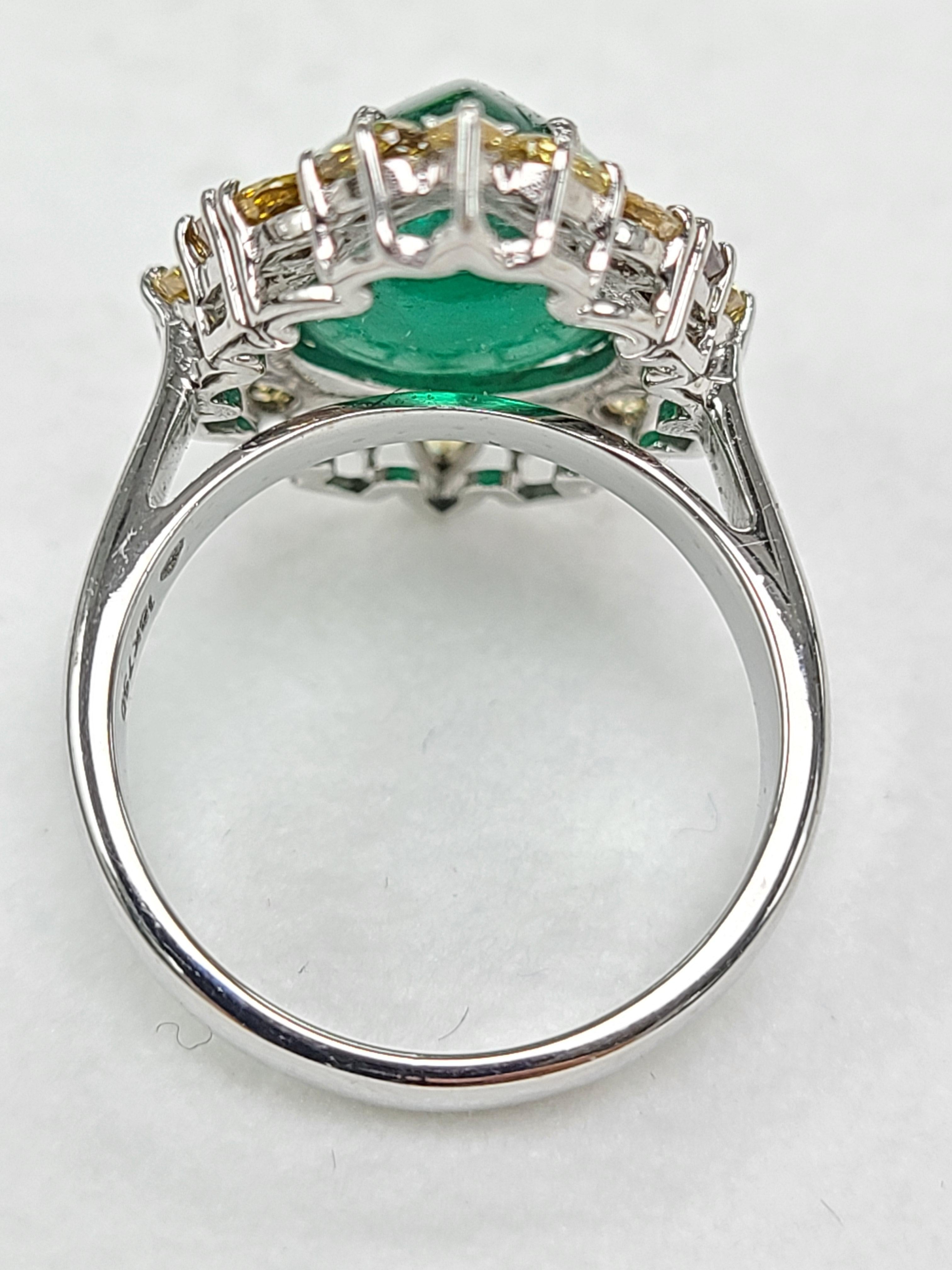 18 Karat Gold Natural Emerald Cabochon Ring with Fancy Diamonds In New Condition In Hong Kong, HK