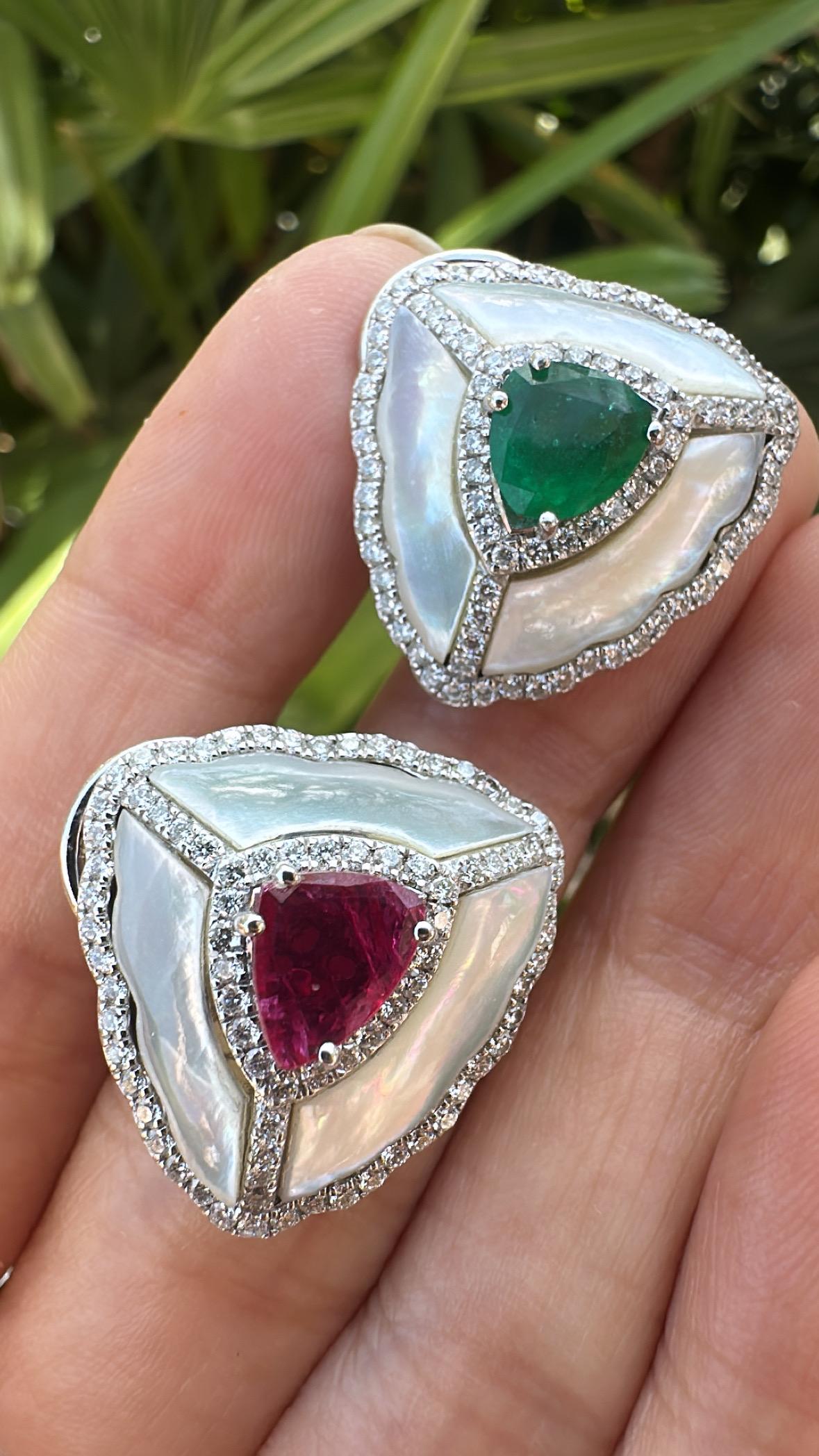 Women's or Men's Set in 18K Gold, natural Emerald, Ruby, Mother of Pearl & Diamonds Stud Earrings For Sale